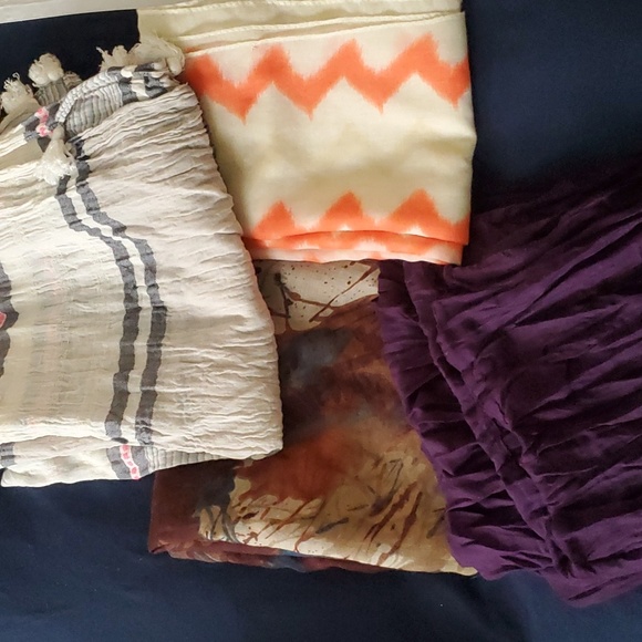 Scarfs - Picture 9 of 10